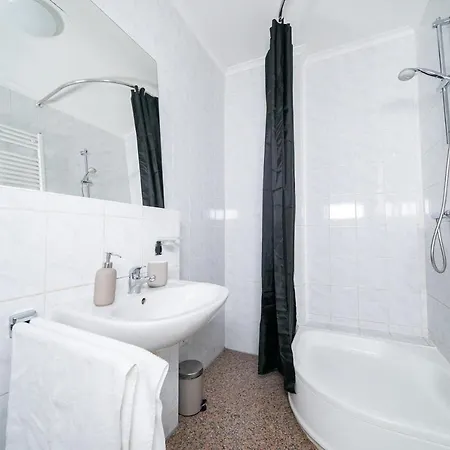 Favorite Stays - And - Düsseldorf